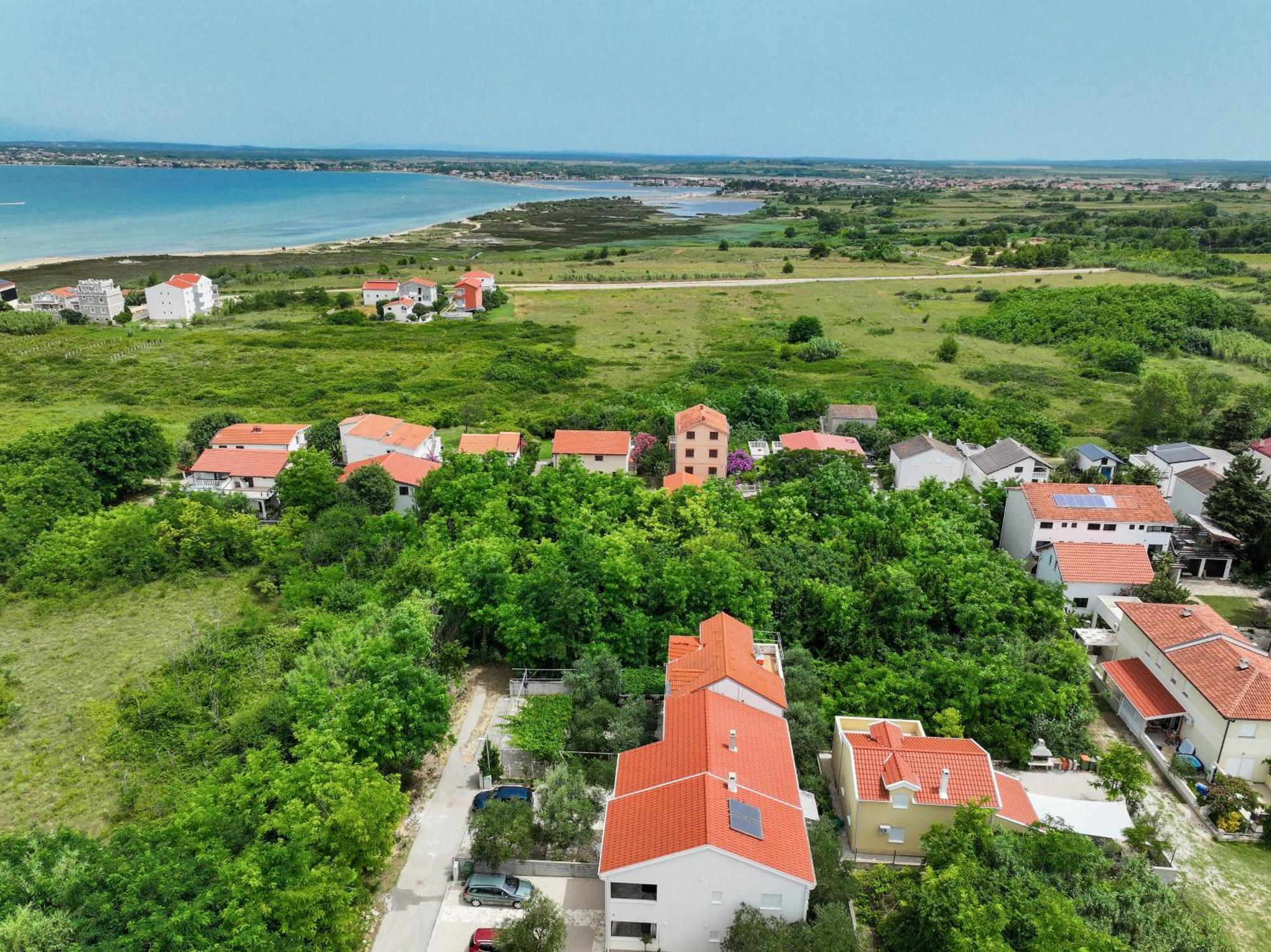 Apartments Kika Nin Bagian luar foto