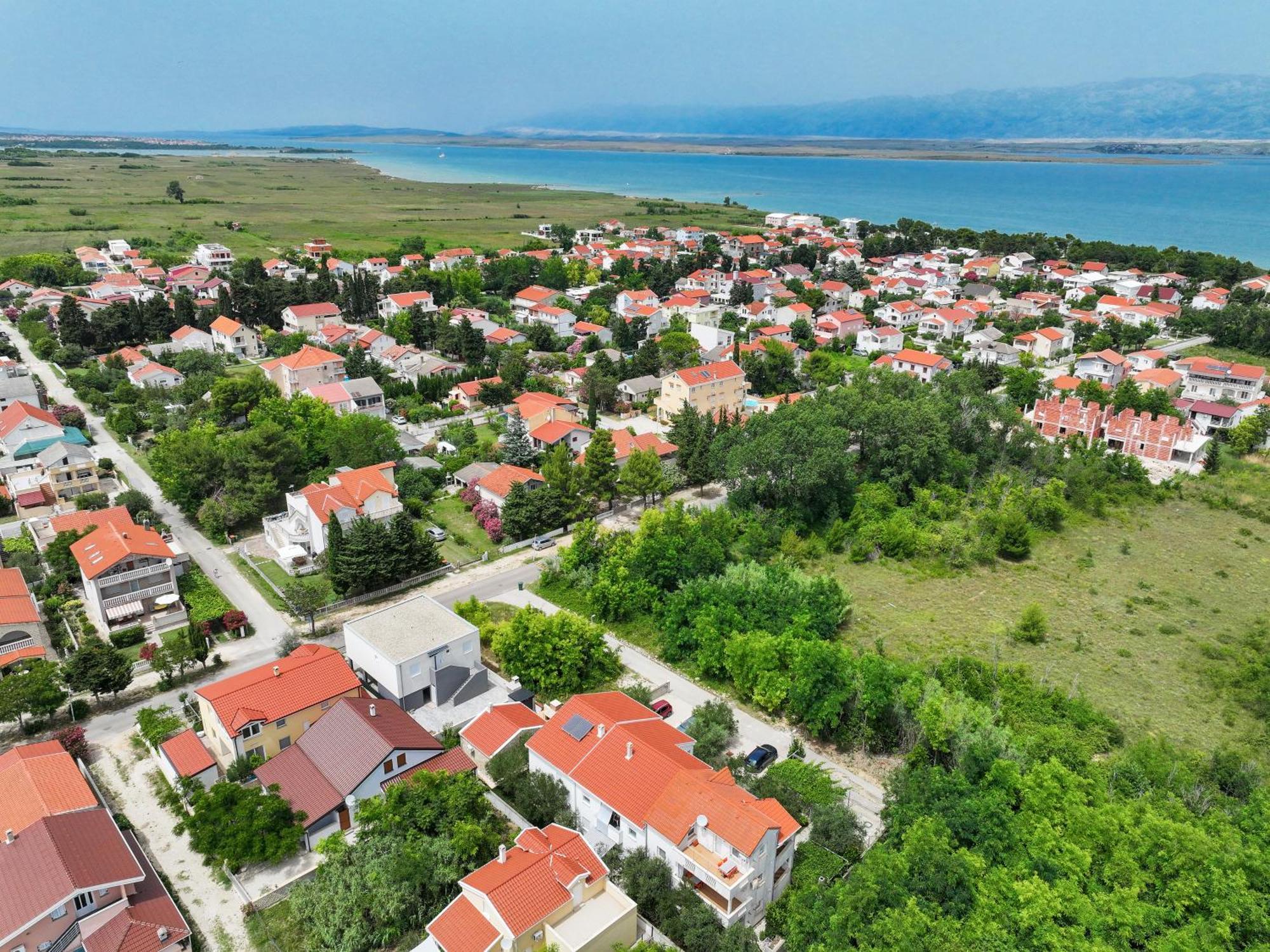 Apartments Kika Nin Bagian luar foto