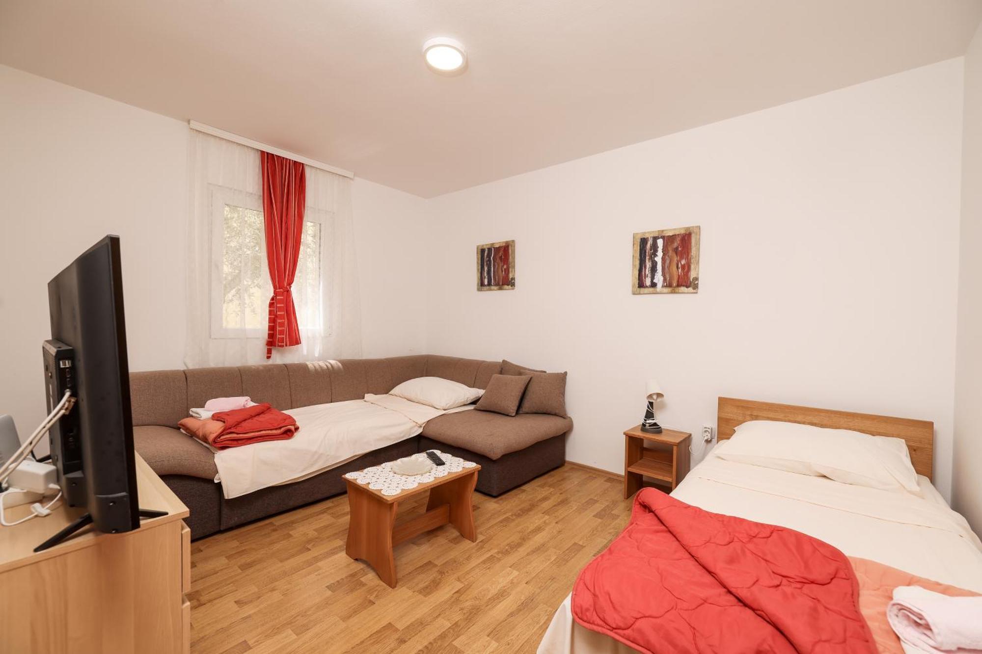 Apartments Kika Nin Bagian luar foto